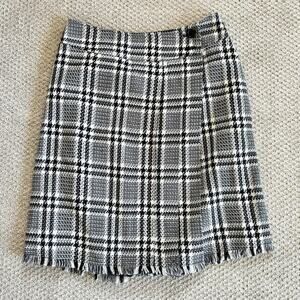 Isaac Mizrahi Sz 12 Black White Plaid Wrap Skirt Wool Blend Fringe Hem Business